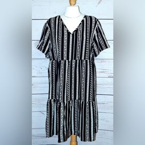 EMERY ROSE Size 1 XL (14)  NEW! Black & White V-Neck & Short Sleeves Tier Dress